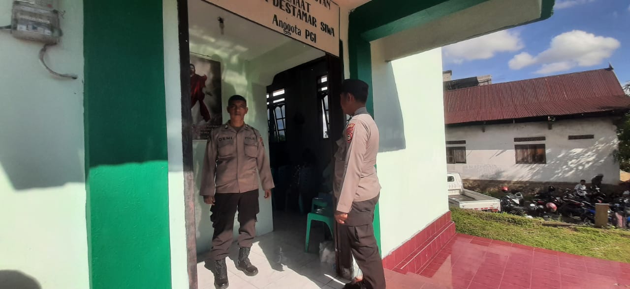 Kapolsek Pitumpanua Turunkan Personil Amankan Pelaksanaan Ibadah Umat Kristiani