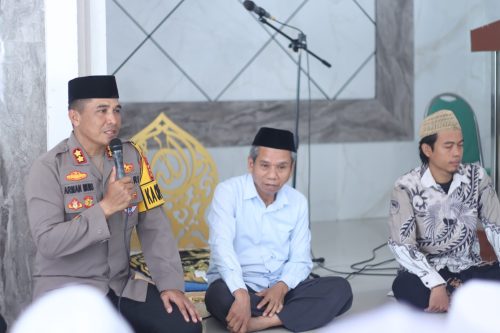 Melalui Jumat Curhat, Kapolres Parepare Minta Santri Doakan Polri Agar Dapat Menciptakan Kamtibmas Aman dan Kondusif