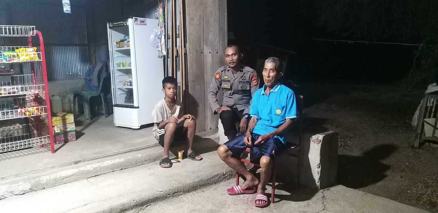 Jaga Kamtibmas Saat Malam Hari, Personil Polsek Majauleng Polres Wajo Laksanakan Patroli Blue Light