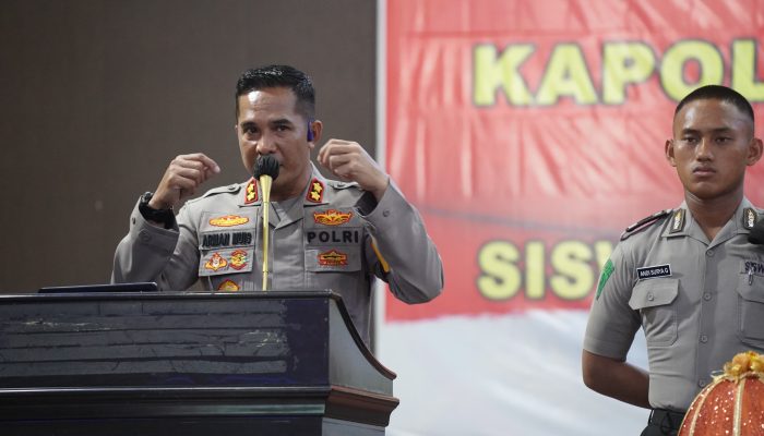 Dengan Penuh Semangat, Kapolres Pare-Pare beri Arahan Kepada 714 Siswa Diktukba di SPN Batua Polda Sulsel