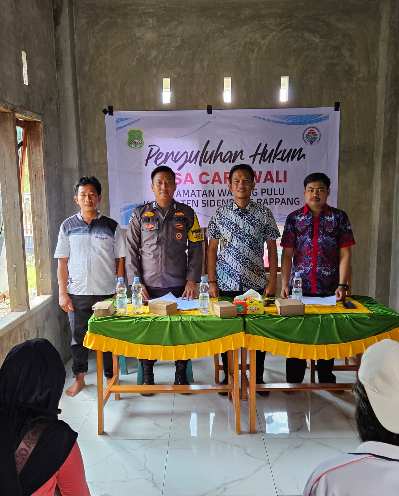 Kanit Tipikor Sat Reskrim Polres Sidrap Beri Penyuluhan Hukum kepada Aparatur Desa dan Masyarakat Carawali