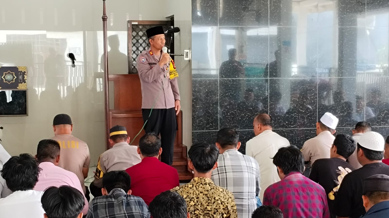 Melalui Safari Jum'at Curhat, kasat Binmas Sampaikan ini kepada Jamaah Masjid Humaerah