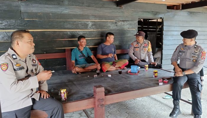 Kanit Intel Bersama Bhabinkamtibmas Polsek Belawa Sambangi Warga Binaannya