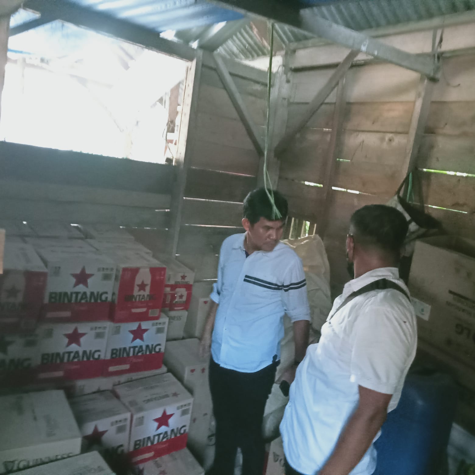 Polres Luwu Razia Peredaran Miras Guna Tekan Kriminalitas Jelang Natal dan Tahun Baru 2024.