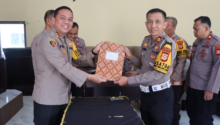 Kapolres Sinjai Pimpin Sosialisasi DIPA / RKA-KL dan Pendistribusian Anggaran Serta Penandatangan Pakta Integritas Polres Sinjai TA. 2024