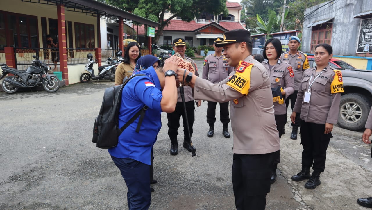 Tim Survey Lembaga Akreditasi Mengecek Fasilitas Klinik Adelweis Polres Tana Toraja
