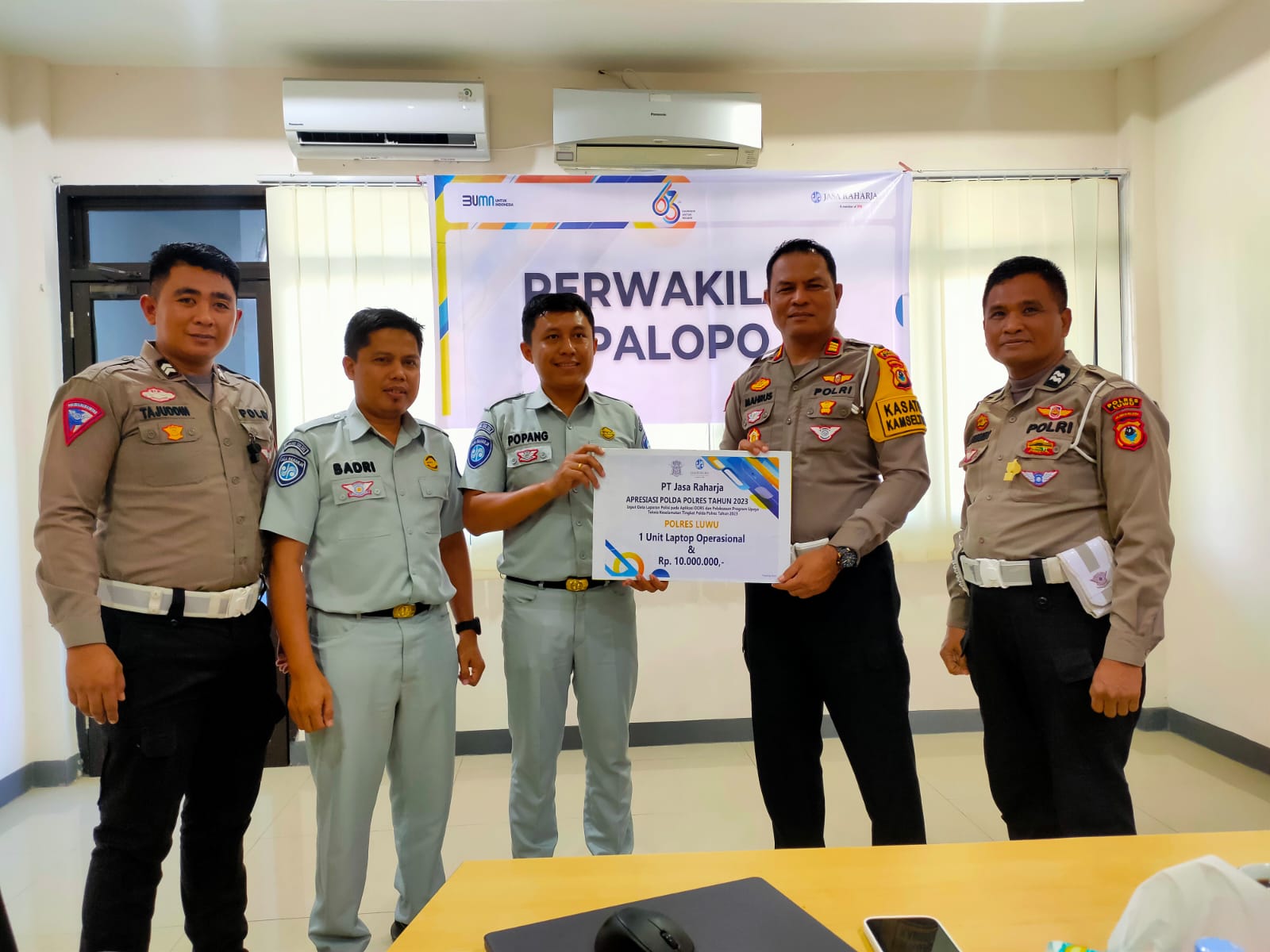 Kasat Lantas Polres Luwu Terima Penghargaan dari PT Jasa Raharja