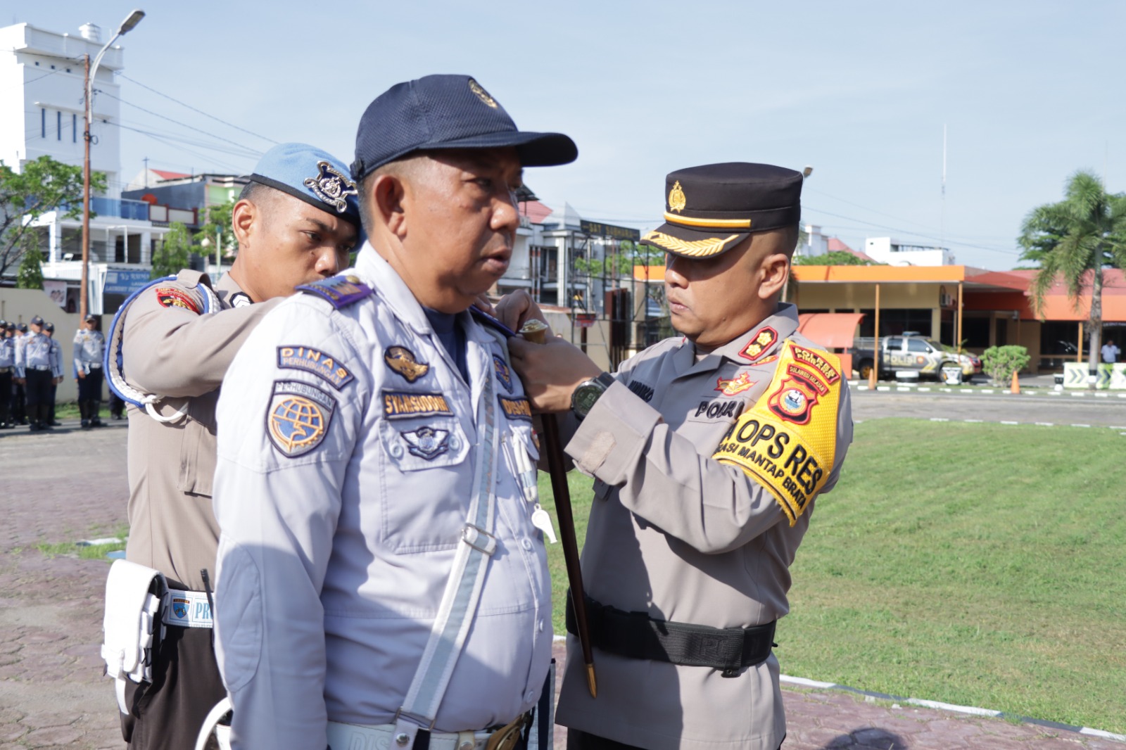 Apel Gelar Pasukan Ops Lilin 2023 Polres Pinrang Dalam Rangka Pengamanan Natal 2023 Dan Tahun Baru 2024