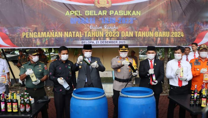 Polres Luwu Musnahkan Ribuan Botol Miras Dalam Momen Apel Gelar Pasukan Ops Lilin 2023