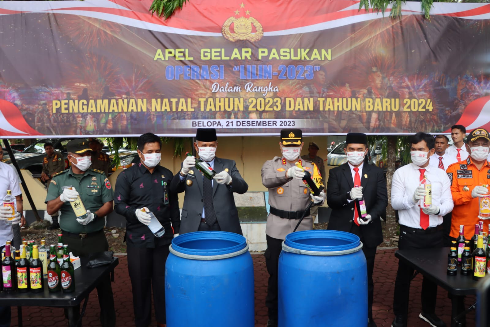 Polres Luwu Musnahkan Ribuan Botol Miras Dalam Momen Apel Gelar Pasukan Ops Lilin 2023