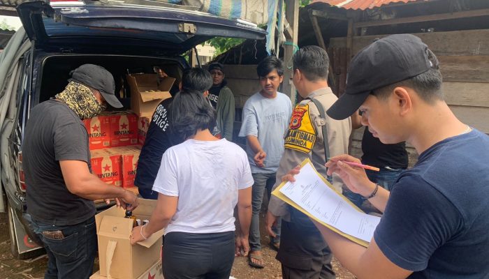 Satresnarkoba Polres Palopo Amankan Puluhan Botol Miras Tanpa Ijin Resmi
