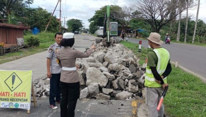 Hari Pertama Ops Lilin 2023, Kasat Lantas Polres Barru Tinjau Titik Rawan Laka Lantas