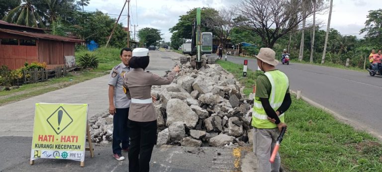 Hari Pertama Ops Lilin 2023, Kasat Lantas Polres Barru Tinjau Titik Rawan Laka Lantas