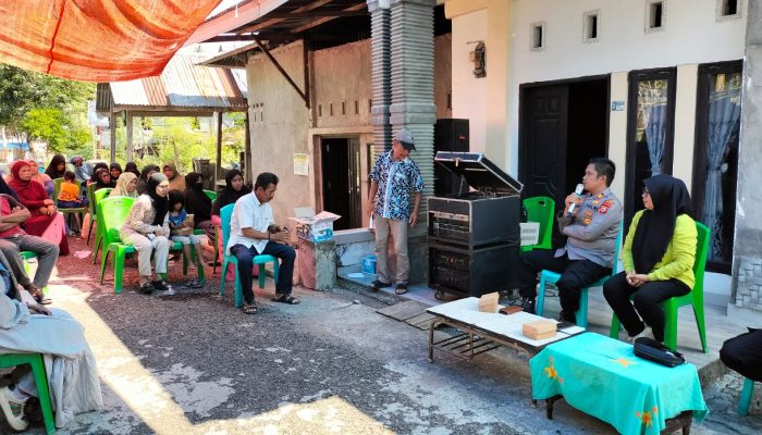 Di Jumat Curhat, Kapolsek Bacukiki Berikan Tips Menjaga Lingkungan Tetap Aman