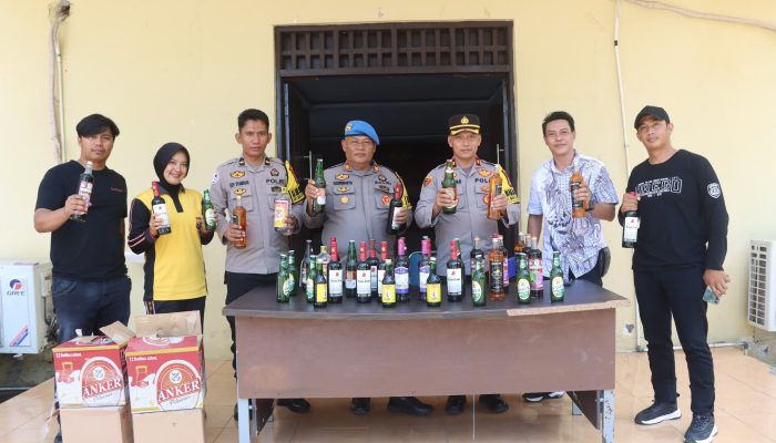 Jelang Perayaan Nataru, Polres Wajo Musnahkan Ratusan Botol Miras Hasil KRYD