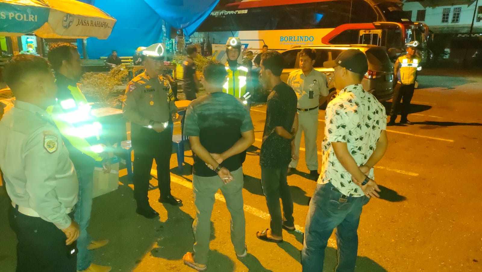 Sat Lantas Polres Palopo Lakukan Pemeriksaan Kesehatan Kepada Supir Bus