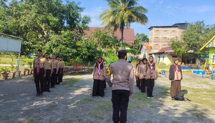 Kapolsek A.Mahdin Beri Arahan Kepada Anggota Saka Bhayangkara Ranting Pitumpanua