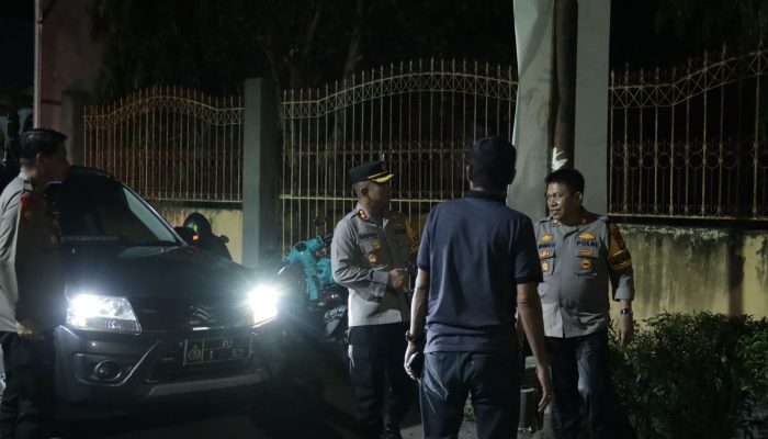 Kapolres Pinrang Cek Kesiapan Pengamanan Gereja di Malam Natal, Pastikan Perayaan Natal Aman