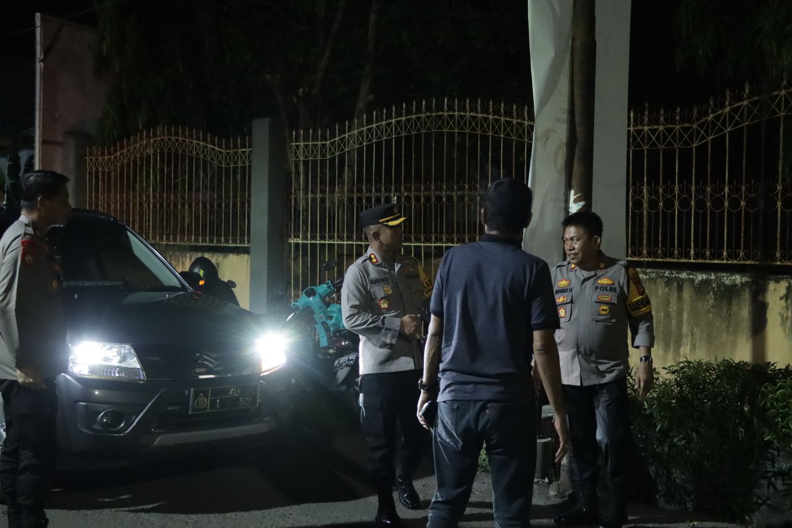 Kapolres Pinrang Cek Kesiapan Pengamanan Gereja di Malam Natal, Pastikan Perayaan Natal Aman