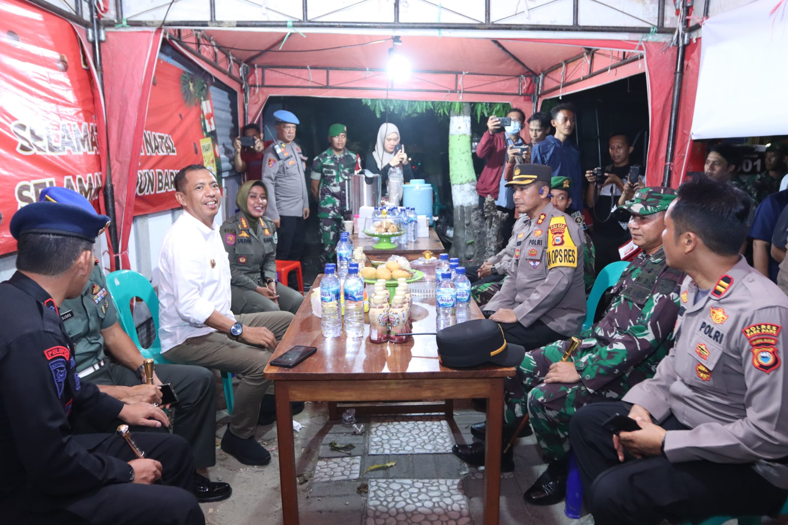 Pastikan Malam Natal Berjalan Khidmat Dan Aman, Kapolres Parepare Bersama Unsur Forkopimda Turun Pantau Gereja