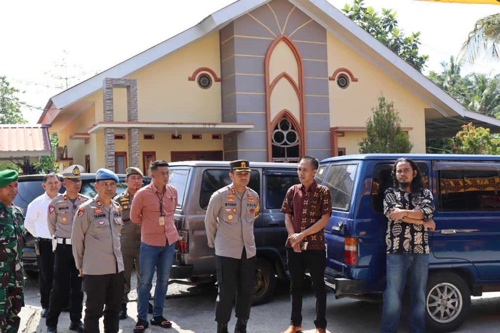 Ratusan Personel Polres Soppeng di kerahkan Amankan Perayaan Natal tahun baru 2023.