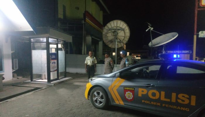Jaga Kamtibmas, Personil Polsek Penrang Laksanakan Patroli Blue Light