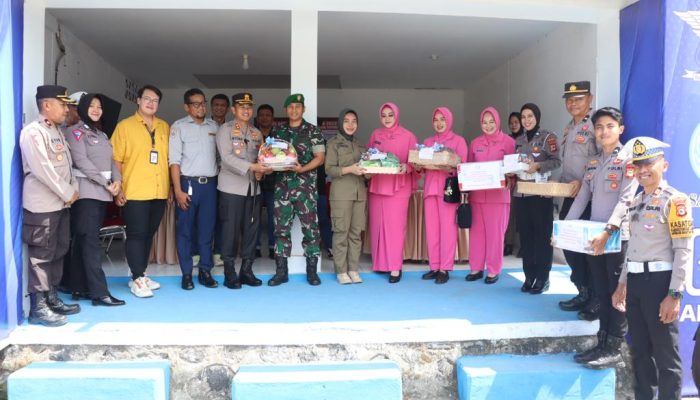 Kapolres Soppeng Bersama Dandim Soppeng Kunjungi pos Pengamanan Nataru