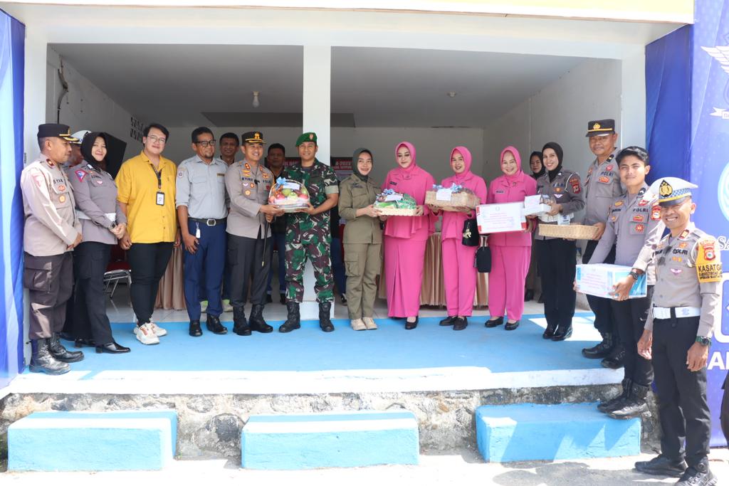 Kapolres Soppeng Bersama Ketua Bhayangkari Cabang Kunjungi pos Pengamanan Nataru