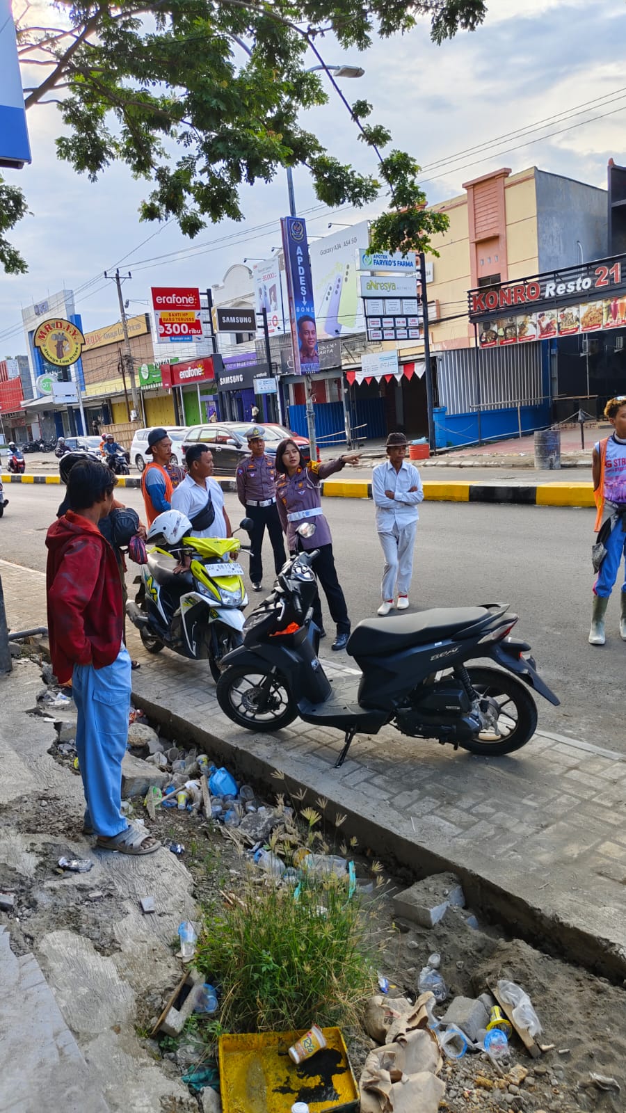 Wujudkan Kamseltibcarlantas, Kasat Lantas Polres Bone Imbau Para Pekerja Jalan
