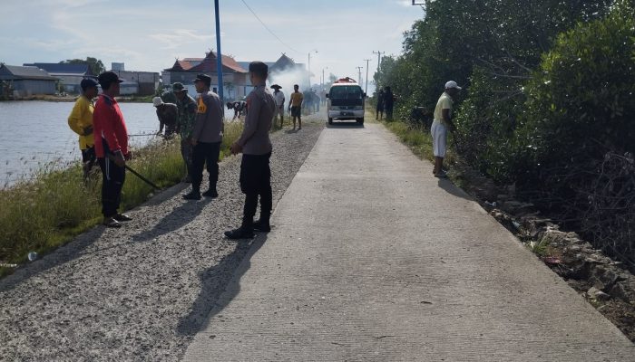 Sinergitas TNI-Polri, Polsek dan Koramil Sajoanging Kompak Lakukan Baksos