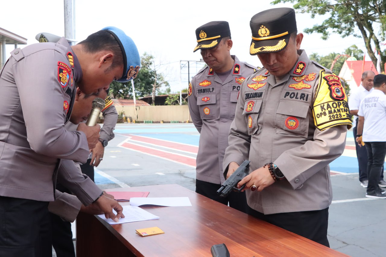 Kapolres Luwu Timur AKBP Zulkarnain Cek Senpi Personil, Ini Tujuannya