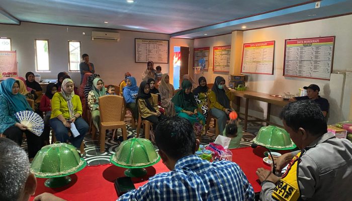 Melalui Jumat Curhat, Kasat Reskrim Polres Luwu Ajak Masyarakat Untuk Meningkatkan Pengetahuan Tentang Hukum