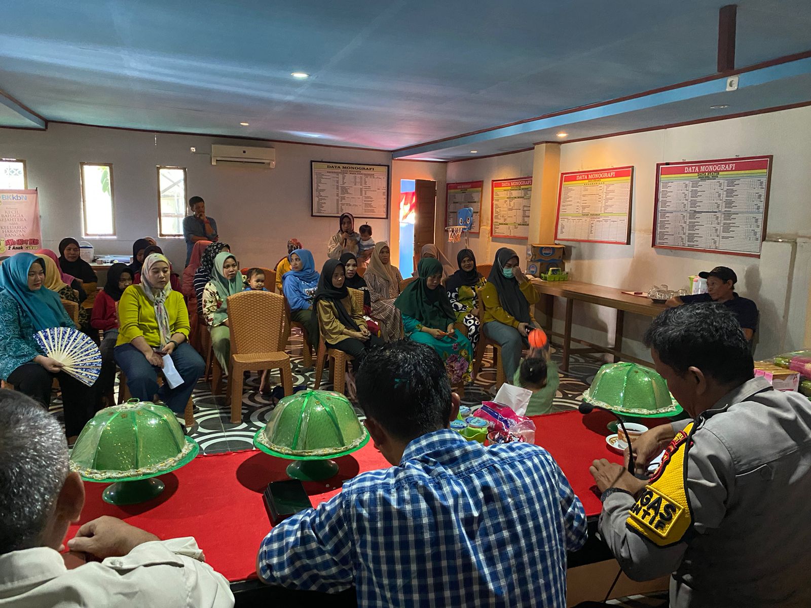 Melalui Jumat Curhat, Kasat Reskrim Polres Luwu Ajak Masyarakat Untuk Meningkatkan Pengetahuan Tentang Hukum