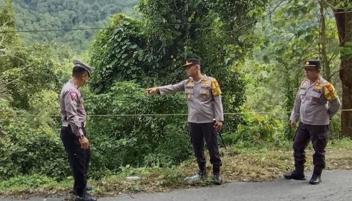 Kapolres Palopo Cek Lokasi Rawan Longsor Di jalur Mudik