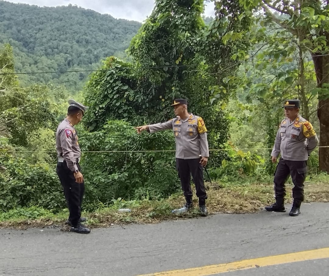 Kapolres Palopo Cek Lokasi Rawan Longsor Di jalur Mudik