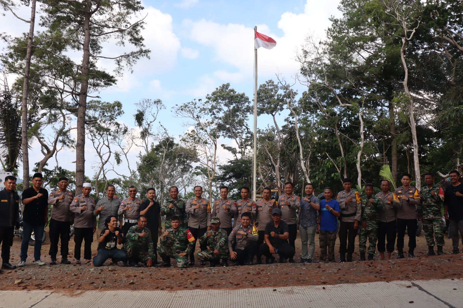 Sinergitas TNI-Polri, Kapolres dan Dandim Soppeng Kompak Laksanakan Patroli di Kawasan Desa Mattabulu