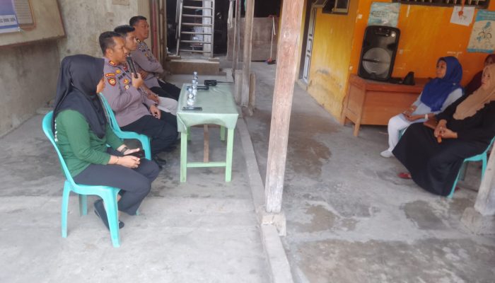 Bertemu Dengan Warga Lakessi Di Jumat Curhat, Kapolsek Soreang Kembali Serap Perilaku Kenakalan Remaja