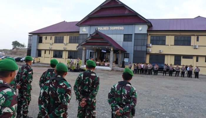 Dalam Rangka Pengamanan Malam Tahun Baru, Kapolres Soppeng Pimpin Apel Gelar Pasukan Pengamanan