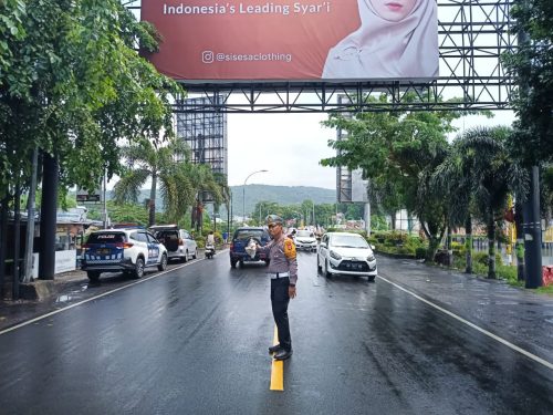 Cegah Kemacetan,Kasat Lantas Polres Pare-Pare Pimpin PAM Gatur Lalin