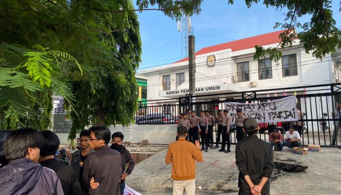 Polres Wajo Sukses Amankan Unras di Depan KPU Wajo