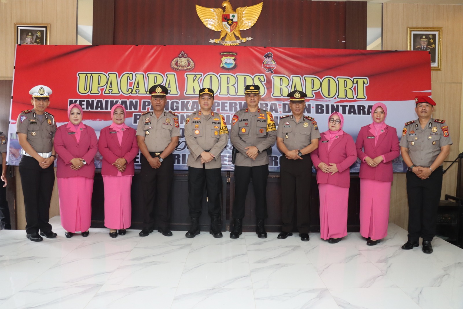 Kapolres Sinjai Pimpin Upacara Korps Raport Kenaikan Pangkat Dirangkaikan Pemberian Penghargaan