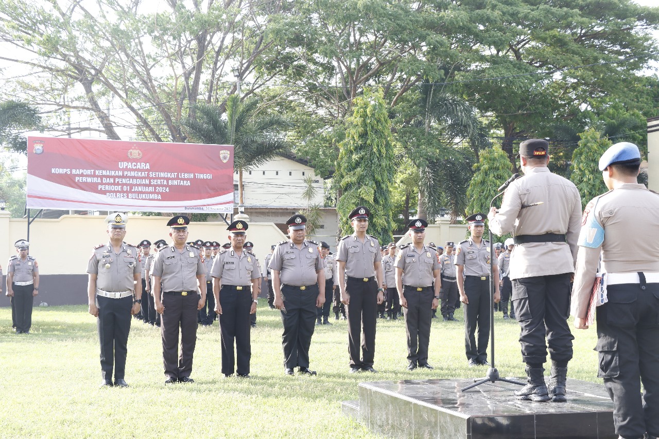 Kapolres Bulukumba Pimpin Upacara Kenaikan Pangkat 44 Personel Polres Bulukumba