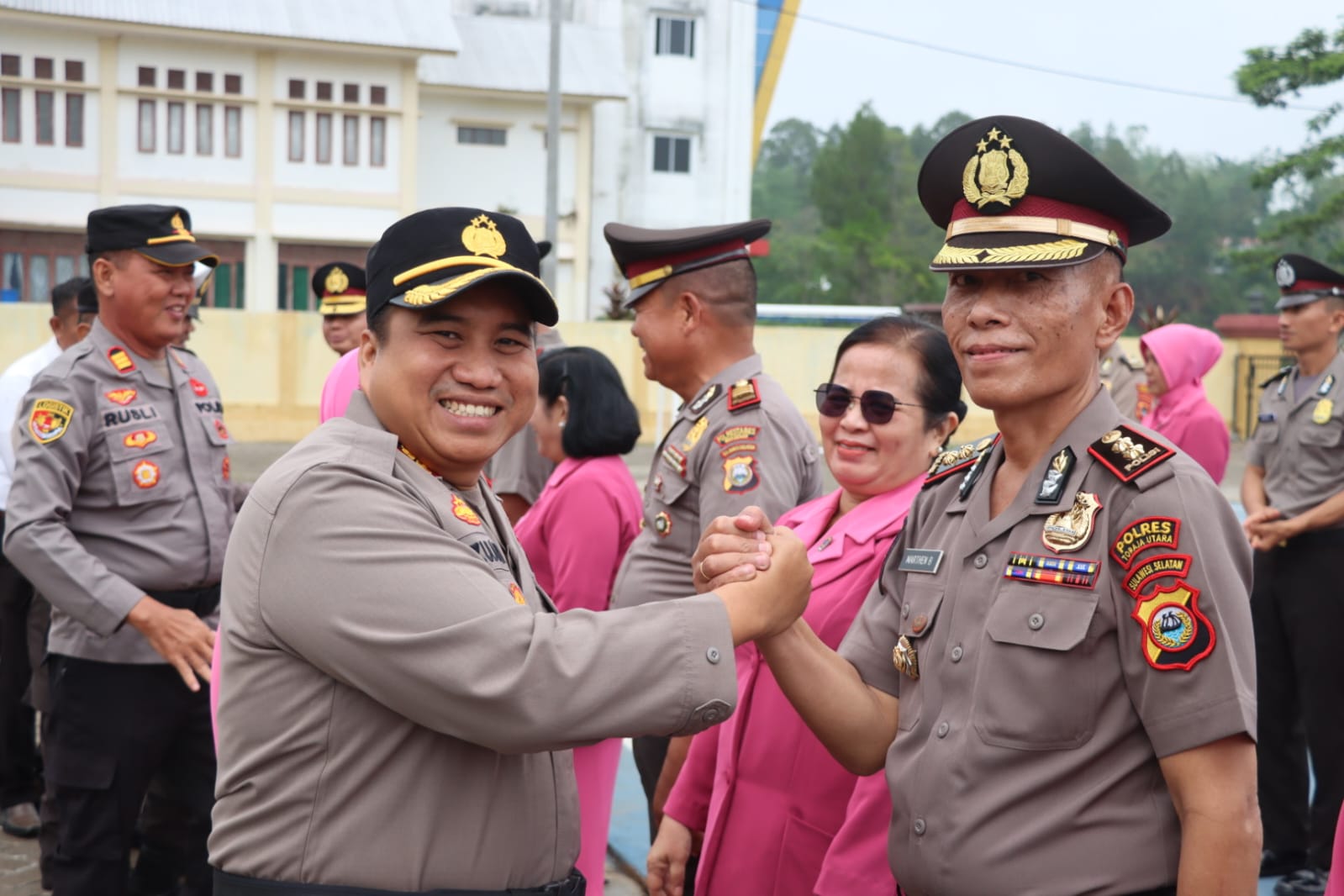 Jelang Tahun 2024, Polres Toraja Utara Gelar Upacara Korps Raport Kenaikan Pangkat 19 Personel