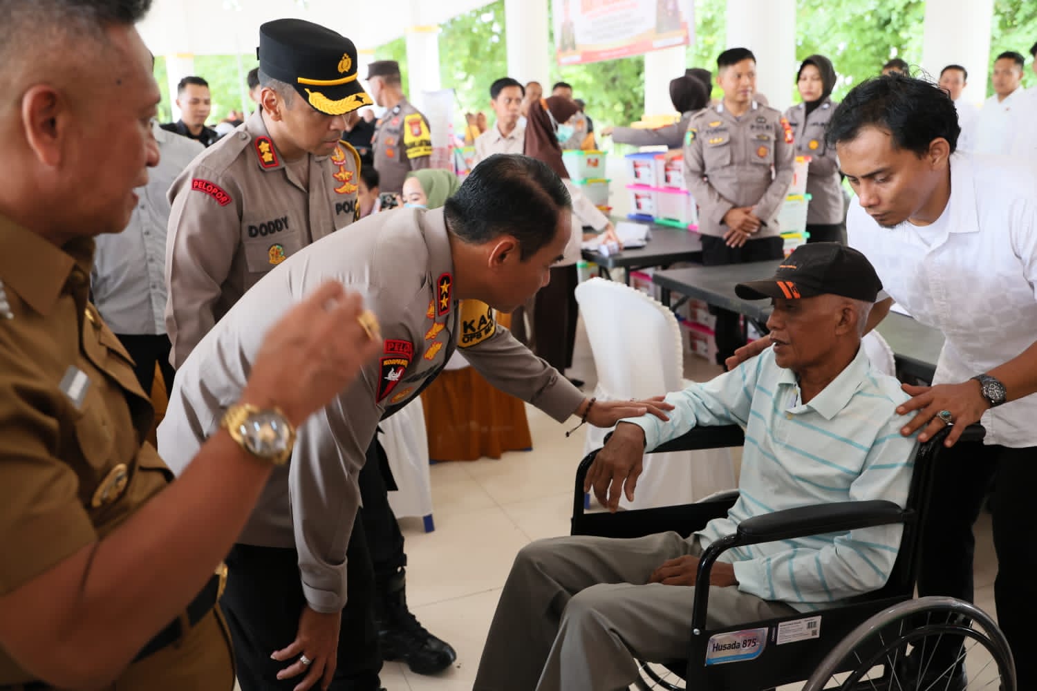 Kapolda Sulawesi Selatan Gelar Bakti Sosial, Bakti Kesehatan dan Pasar Murah