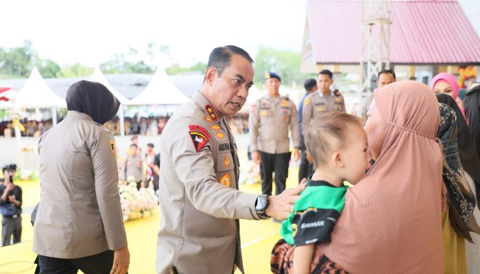 Kapolda Sulsel Laksana Pasar Murah,Bakti Sosial dan Kesehatan Saat Kungker Ke Soppeng