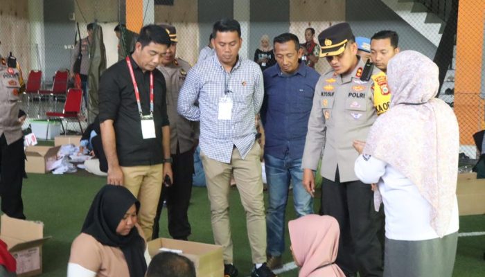 Pastikan Kondusif, Kapolres Soppeng Turun Langsung Cek Penyortiran dan Pelipatan Surat Suara Pemilu