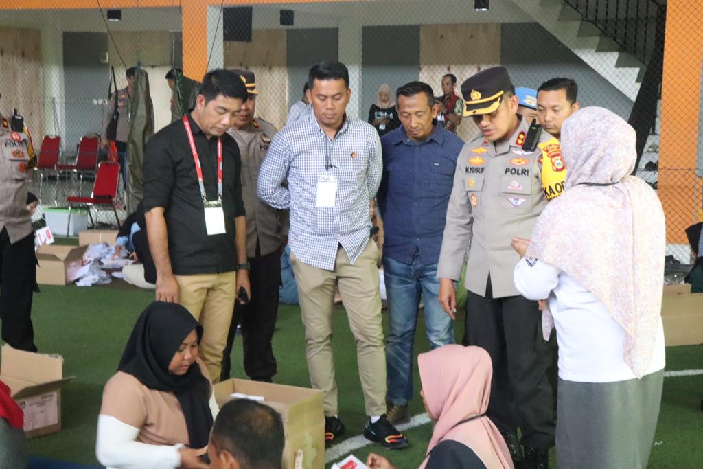 Paatikan Kondusif, Kapolres Soppeng Turun Langsung Cek Penyortiran dan Pelipatan Surat Suara Pemilu
