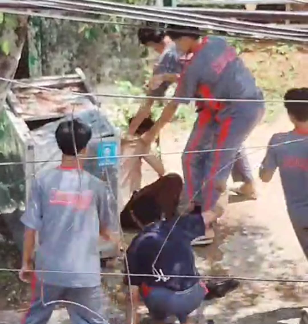 Sigap, Anggota Sat lantas polres Palopo Lerai dan Bantu Siswa Yang diKroyok