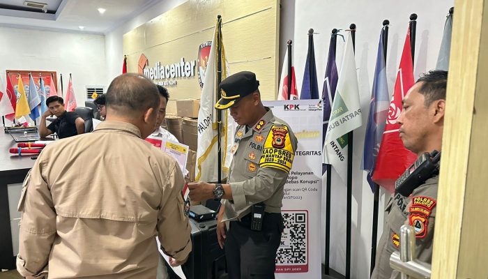 Pastikan Berjalan Aman Dan Kondusif, Kapolres Palopo cek Langsung Penyortiran surat suara di  Gudang Logistik KPU