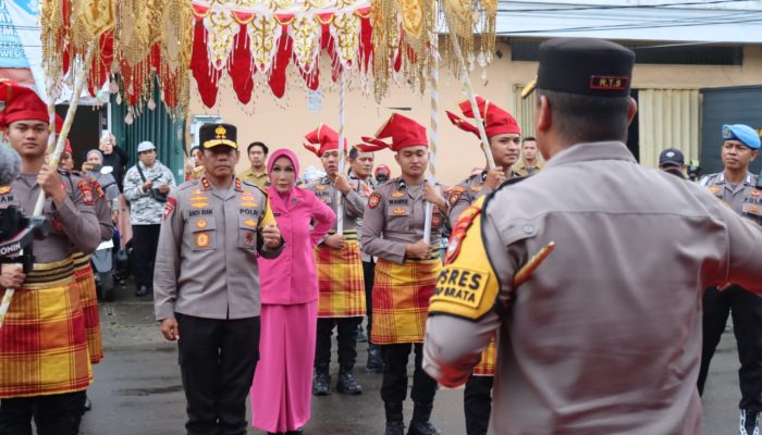 Tiba di Mako Polres Gowa, Kapolda Sulsel Beserta Rombongan Disambut Angngaru dan Tari Paduppa